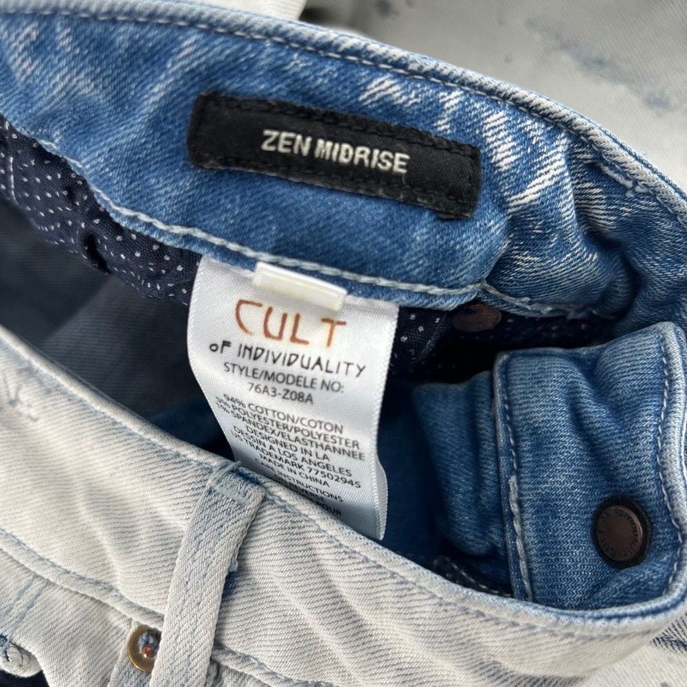 Cult of Individuality Zen Midrise Skinny Jeans Light Wash Paint Splatter - Picture 8 of 16